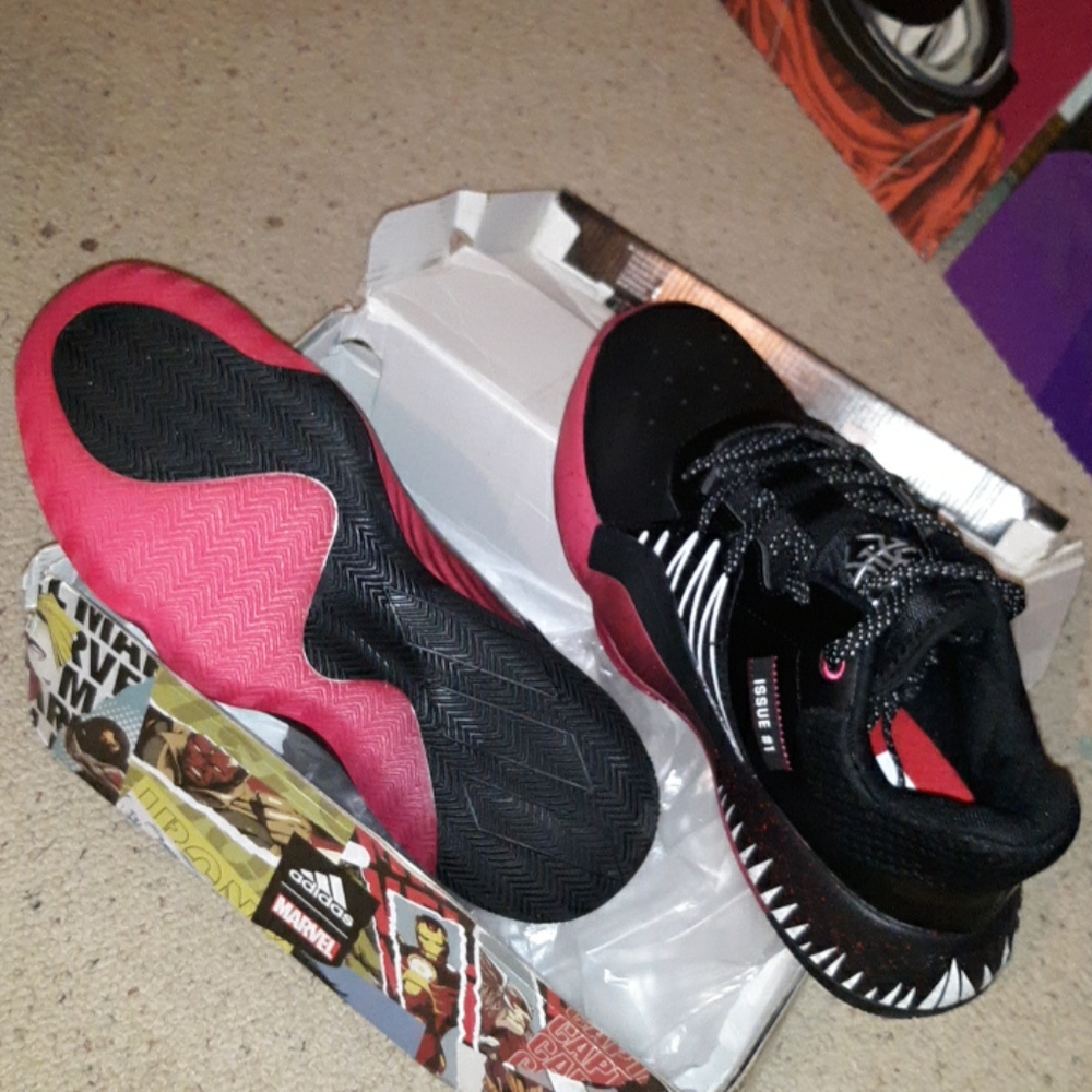 New Addidas Don Issue 1 Symbiote Basketball Shoes!